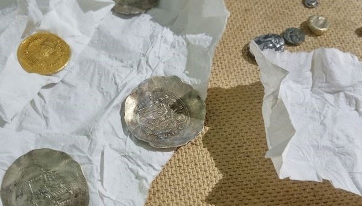 Предметите са били скрити в кухини на седалките на лек автомобил