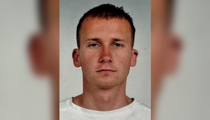 Александър е висок около 1,70 м, рус със сини очи, няма документи в себе си Александър е висок около 1,70 м, рус със сини очи, няма документи в себе си