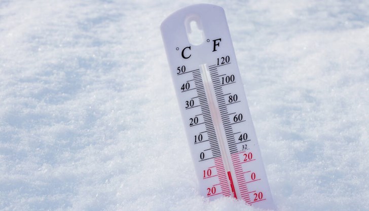 Синоптиците от БАН отчитат, че най-студено освен в Разград, е било и в Шумен - минус 8 градуса, в Търново и Добрич - минус 7