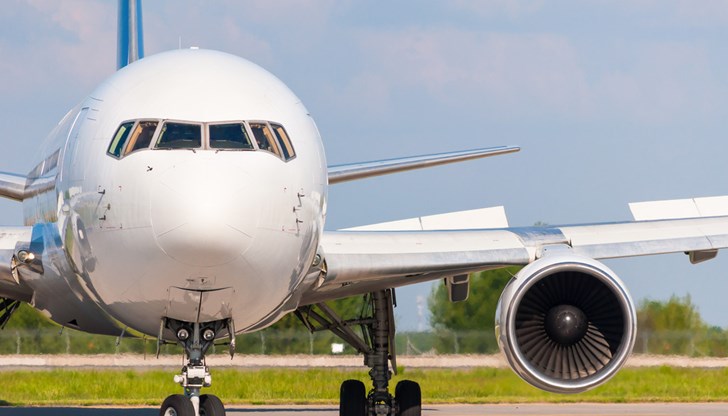 „Боинг 737“ имал пукнатина в стъклото на пилотската кабина