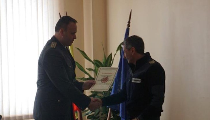 Заповедта му връчи комисар Светослав Войчев, директор на РДПБЗН – Русе