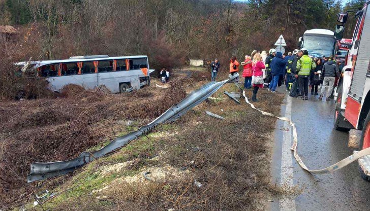 Три линейки пътуват към болницата в Русе