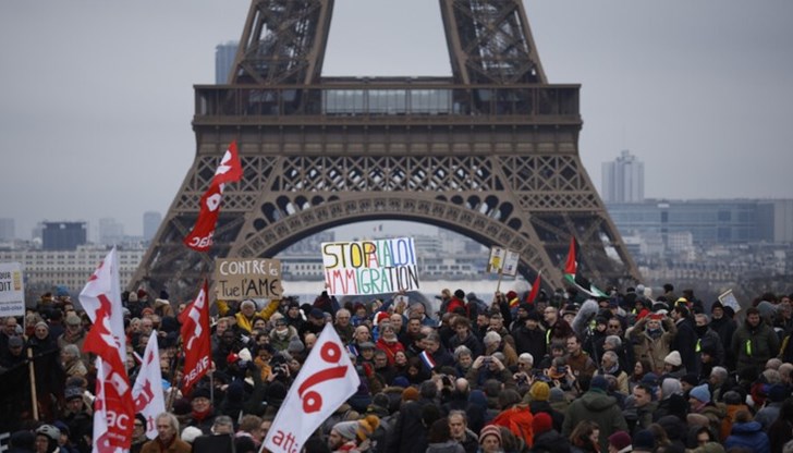 В цялата страна бяха планирани над 160 демонстрации В цялата страна бяха планирани над 160 демонстрации