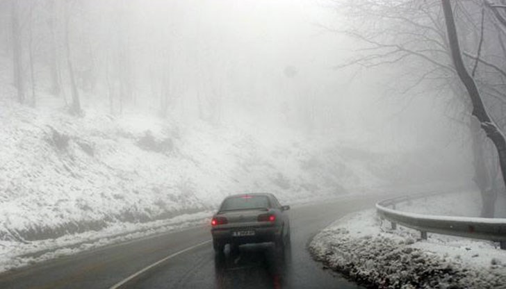 В момента пътят е почистен и опесъчен В момента пътят е почистен и опесъчен