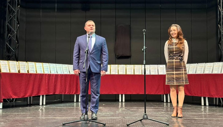 Гордост е да имаме толкова даровити деца, които ни дават вяра в бъдещето, написа кметът на Русе