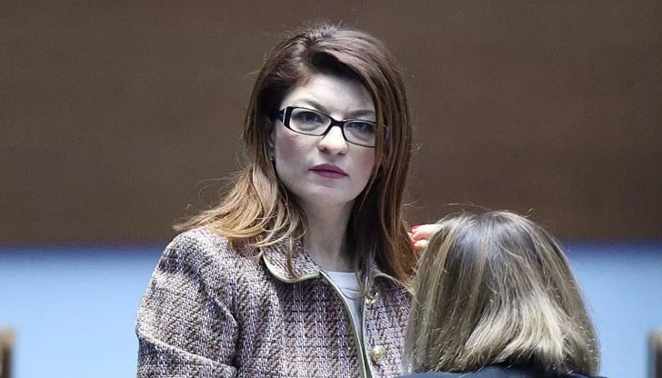 Герберският фаворит е гласувала за самата себе си, за да бъде избрана в Конституционния съд Герберският фаворит е гласувала за самата себе си, за да бъде избрана в Конституционния съд