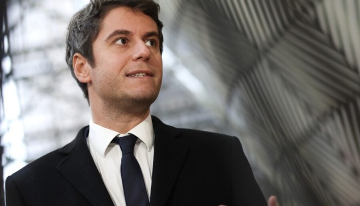 34-годишният Габриел Атал е изборът на френския президент за овакантения пост