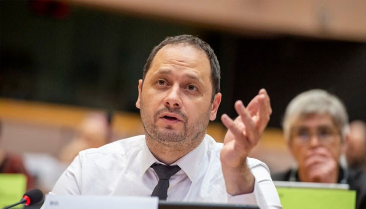 От партията гонят по цял ден „джендъри“ и не са в състояние да привлекат млади членове и симпатизанти, отсече евродепутатът