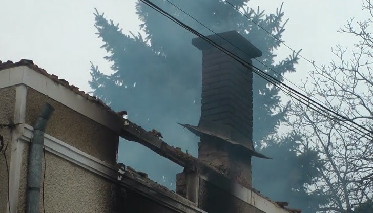 Пожарът е предизвикан от неправилно изградена камина Пожарът е предизвикан от неправилно изградена камина