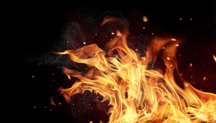 Има нанесени значителни материални щети по търговския обект и стоките в него