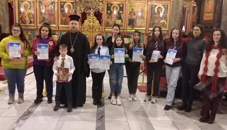 Младите таланти бяха отличени с грамота, книга и парична награда