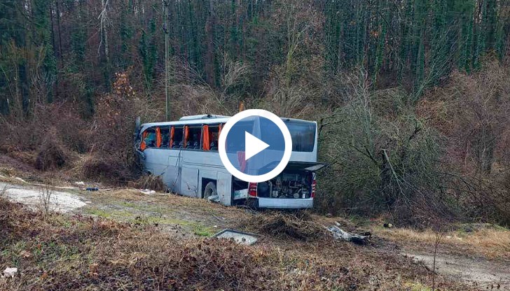 Шофьорът на автобуса е сред десетимата ранени при инцидента