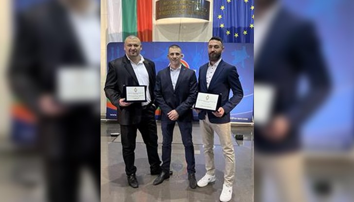 Това са Станислав Георгиев, Теодор Иванов и треньорът Станислав Станчев