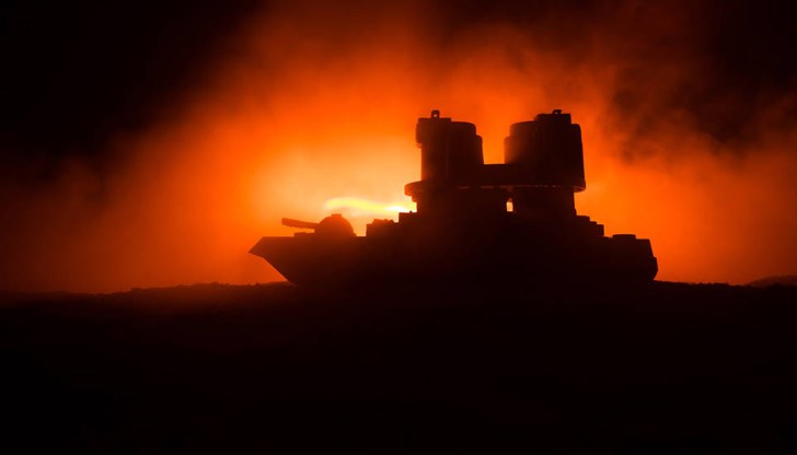 Хутите уцелиха американски товарен кораб в Аденския залив