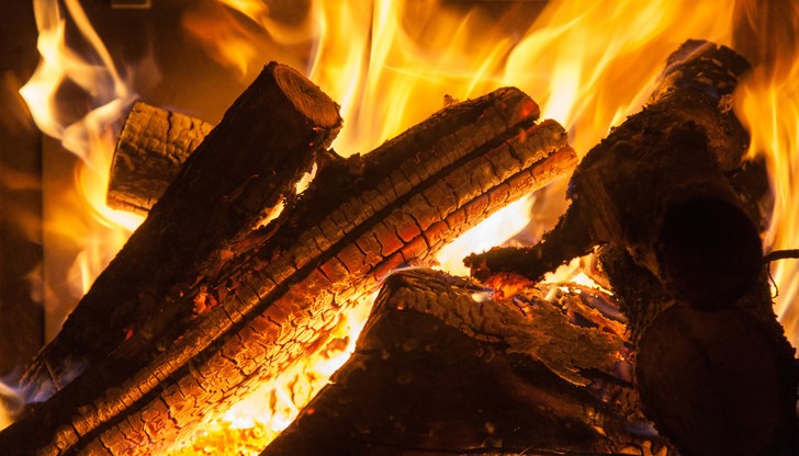Въглеродният окис се образува при непълно изгаряне на въглерода в дървесината, въглените или природния газ