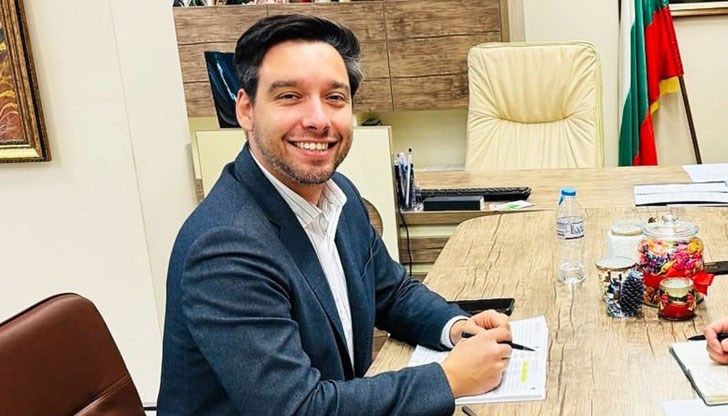 Най-"градивното", което чухме от ГЕРБ досега, е Васил Терзиев да ми стъпи на врата, коментира Борис Бонев Най-"градивното", което чухме от ГЕРБ досега, е Васил Терзиев да ми стъпи на врата, коментира Борис Бонев