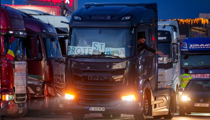 Шофьорите са недоволни, че заради дългото чакане са останали без гориво, храна или вода