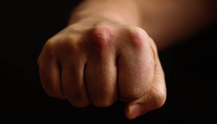 Пострадалият твърди, че е нападнат два пъти за една нощ и не помнел как се е озовал в квартал „Чародейка“ Пострадалият твърди, че е нападнат два пъти за една нощ и не помнел как се е озовал в квартал „Чародейка“