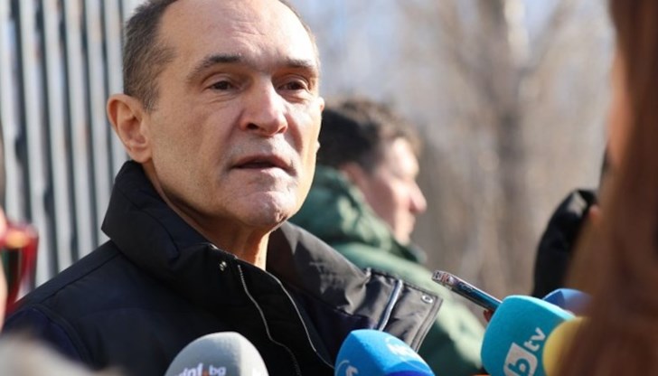 Божков каза още, че вече нямал държавна охрана, защото това дело е прекратено, и вече не е заплашен Божков каза още, че вече нямал държавна охрана, защото това дело е прекратено, и вече не е заплашен