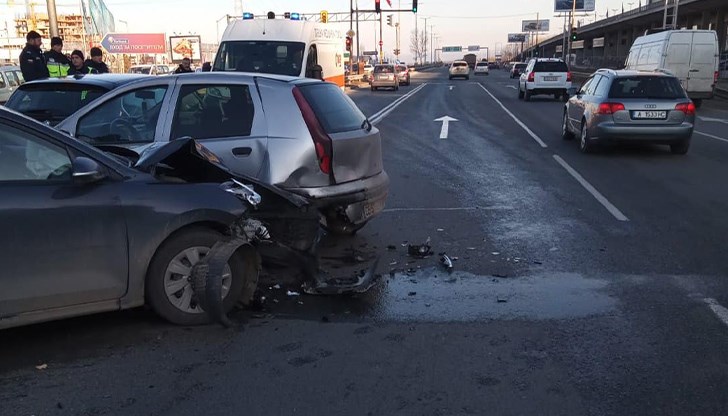 Образувала се е задръжка в трафика