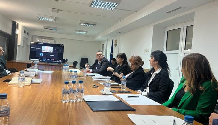 Целта на съвместната визита на моста е да се проследи целият процес от изчакването преди граничния пункт, измерването на товарите на камионите, отчитането на таксите до тяхното плащане