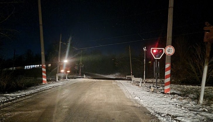Движението на влаковете по линията временно е спряно Движението на влаковете по линията временно е спряно