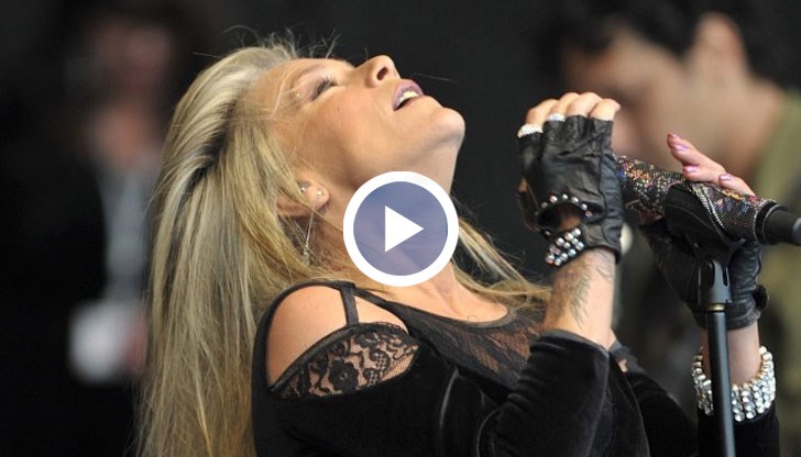 Певицата се сдърпала с пасажер на борда на самолет, заради което машината не излетяла