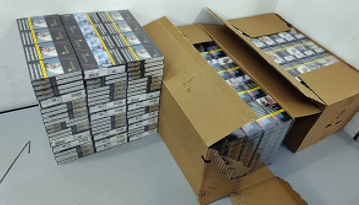 Автомобилът, в който са намерени цигарите, е бил управлявал от румънски граждани