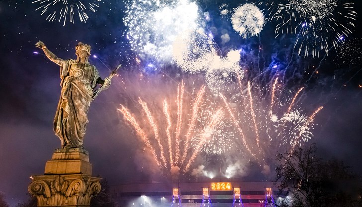 Обичайте се, защото любовта е най-силното оръжие срещу всяко зло! Обичайте се, защото любовта е най-силното оръжие срещу всяко зло!