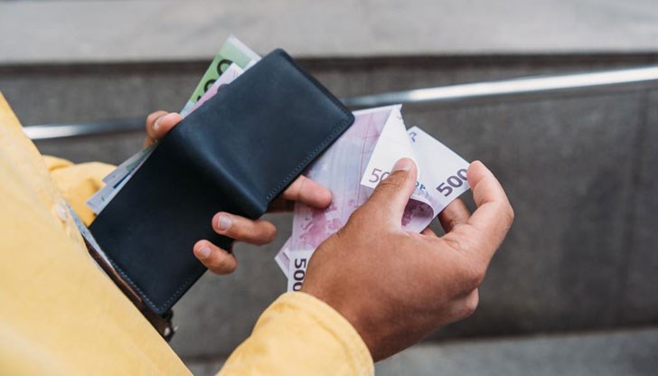 Какъв е рискът обикновените граждани да влязат в контакт с фалшиви пари? Какъв е рискът обикновените граждани да влязат в контакт с фалшиви пари?