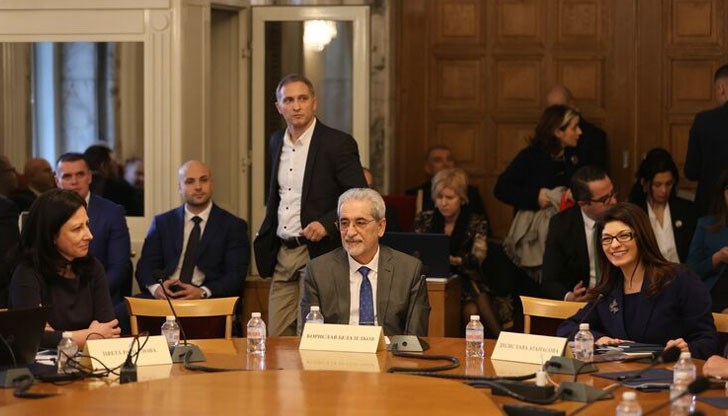 Зад кандидатурите на Борислав Белазелков и Десислава Атанасова стои общата воля на лидерите на сглобката Зад кандидатурите на Борислав Белазелков и Десислава Атанасова стои общата воля на лидерите на сглобката