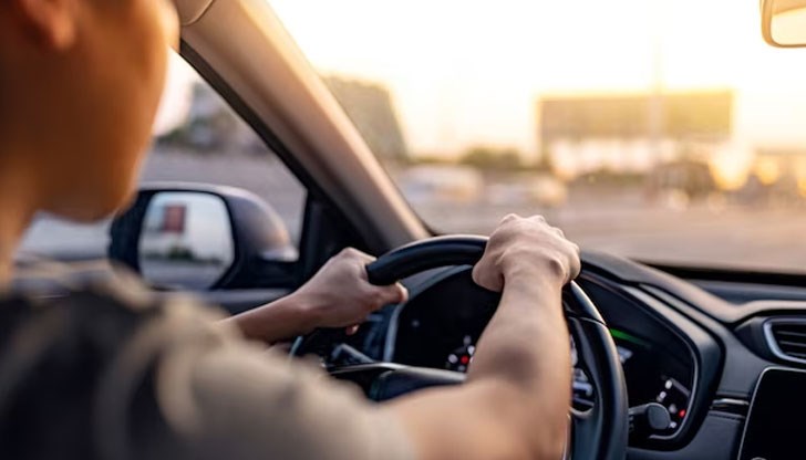 Дядото на 11-годишното момче заплашва полицаи с уволнение и налита на бой Дядото на 11-годишното момче заплашва полицаи с уволнение и налита на бой