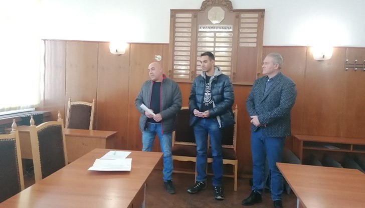 Коледен благотворителен базар събра близо 6 500 лева