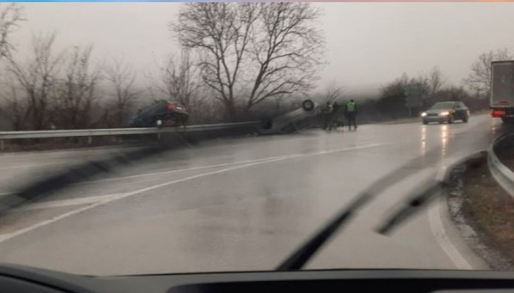 Разлята нафта причини неприятности на пътя София - Варна, до разклона за Лясковец