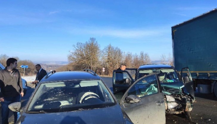 При катастрофата пострада пътник в лек автомобил с русенска регистрация