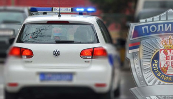 Той е дал на полицай пари между документите, за да не съобщи на митницата, че има кутии с цигари в управлявания от него камион Той е дал на полицай пари между документите, за да не съобщи на митницата, че има кутии с цигари в управлявания от него камион