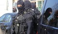 Маскирани полицаи нахлуха в сградата на "Лев инс"