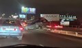 Кола се качи върху мантинела в София