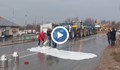 Животновъди изляха 16 тона мляко на пътя Русе - Велико Търново