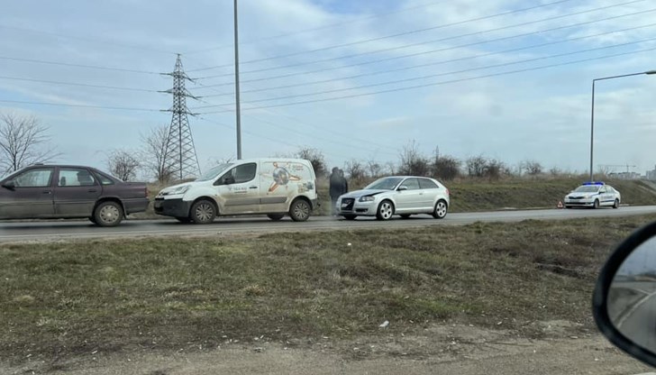 Ударили са се три автомобила Ударили са се три автомобила