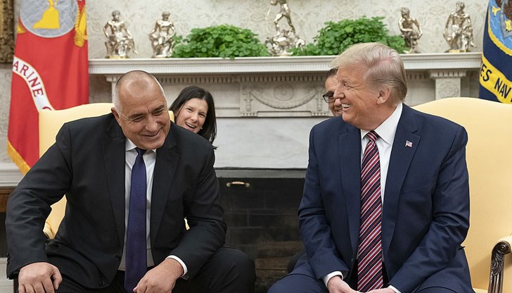 За камината все говори Бойко - трябва да го питаме, дали тайно не се е подписал на нея, докато Тръмп го лъготеше нещо За камината все говори Бойко - трябва да го питаме, дали тайно не се е подписал на нея, докато Тръмп го лъготеше нещо