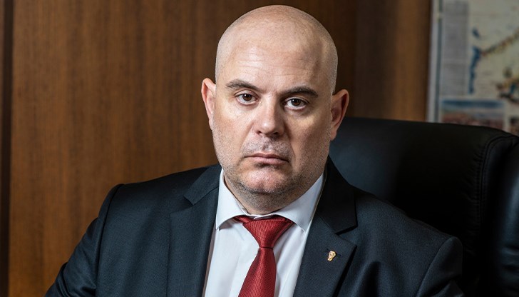 Бившият главен прокурор написа, че е предявил иск за 20 хиляди лева