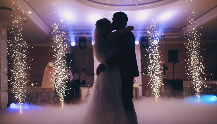 Търси се най-възрастната брачна двойка в Русе, която да сподели тайната за дългия семеен живот Търси се най-възрастната брачна двойка в Русе, която да сподели тайната за дългия семеен живот