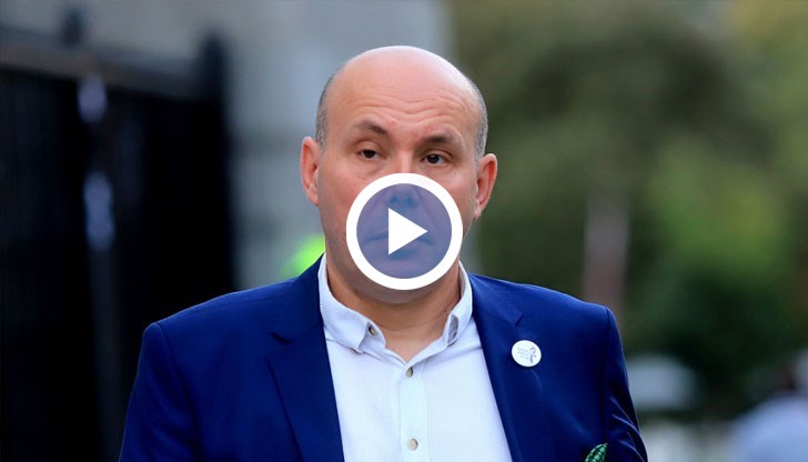 Според него с разрива между „Осемте джуджета“ и клуб SS започва едно голямо напрежение