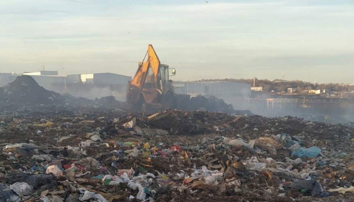 Очаква се тлеенето да бъде овладяно до няколко часа Очаква се тлеенето да бъде овладяно до няколко часа