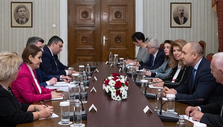 Отпадането на контрола по сухопътните граници в Шенген няма алтернатива за България и Румъния и двете държави ще си сътрудничат за постигането на този приоритет Отпадането на контрола по сухопътните граници в Шенген няма алтернатива за България и Румъния и двете държави ще си сътрудничат за постигането на този приоритет