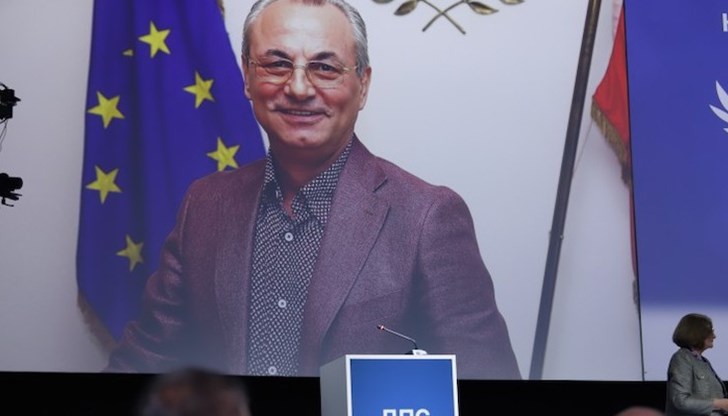 Доган не се появи на националната конференция, но четоха негова реч Доган не се появи на националната конференция, но четоха негова реч