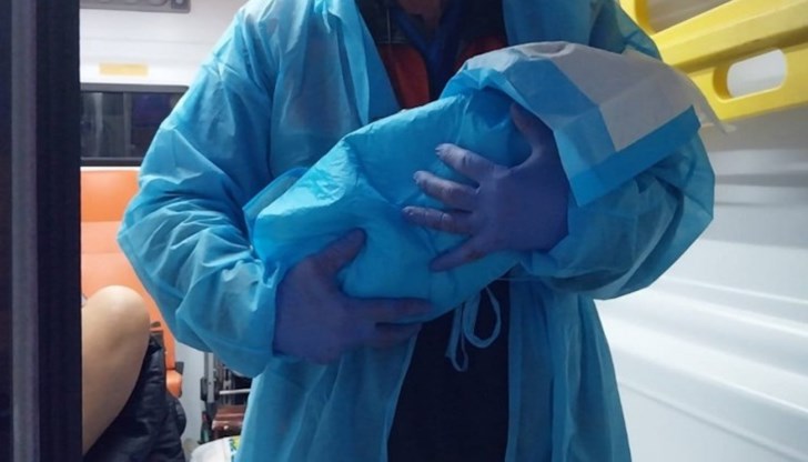 Момиченцето се роди две минути преди да стигнем болницата, разказа Борислав Караниколов