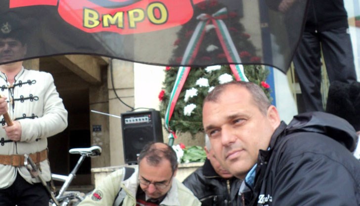 Хора, които не могат друго да работят, са готови да потопят всички, само да се доберат до властта, заяви Веселинов