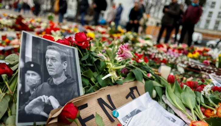 Кремъл отрече върху майката на опозиционера Людмила Навалная да е оказван натиск как да бъде проведено погребението му
